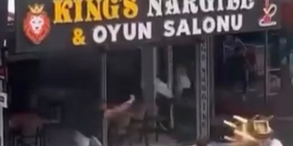 Oyun salonunda kavga: Sandalyeler havada uçuştu, 1 kişi yaralandı