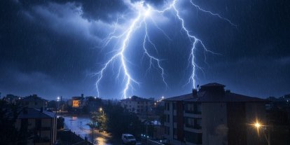 Erzincan’da geceyi şimşekler aydınlattı