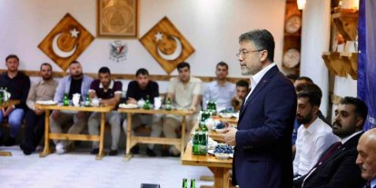 Bakan Yumaklı, Erzincan’da gençlerle buluştu