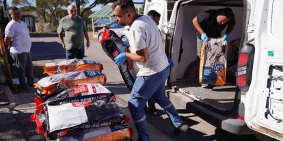 Ayvalık’ta can dostlar için yaklaşık 1 ton mama toplandı