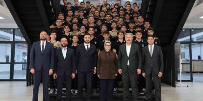 Milletvekili Ayşe Böhürler, Havacılık Lisesi öğrencilerine tecrübelerini aktardı