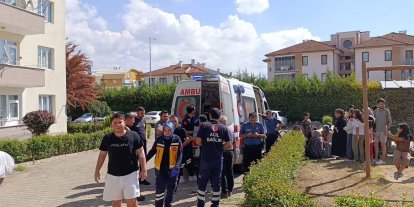 Mutfaktan çıkan yangında 4 kişi dumandan etkilendi