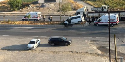 Hasköy’de tır ile panelvan araç çarpıştı: 3 yaralı
