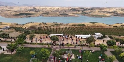 Kahta’da uçurtmalar Gazze’deki çocuklar için uçtu