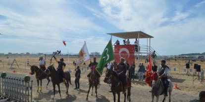 Ayvalık’ta rahvan at yarışlarında 100 at piste çıktı