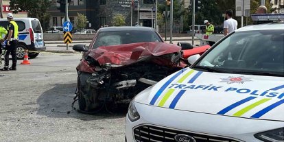 Kazada yaralanan otomobil sürücüsü kurtarılamadı