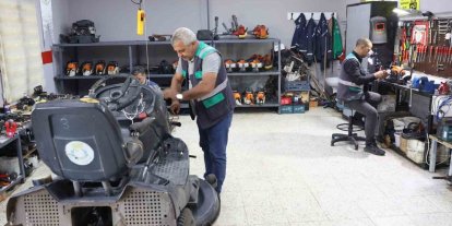 Mobilyalarını kendisi üretiyor