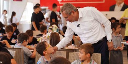 Ayvalık’ta öğrenci sofrası; 3 çeşit yemek ve meyve 50 TL