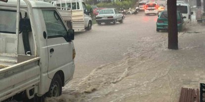 Antalya’da sağanak taşkınlara neden oldu