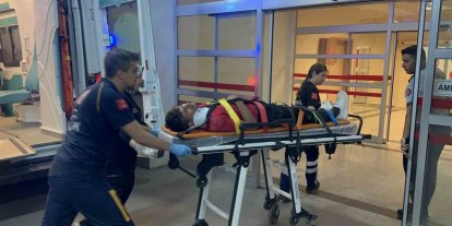 Motosiklet ile otomobil çarpıştı: 1 yaralı