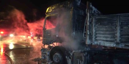 Amasya’da seyir halindeki tır alev topuna döndü