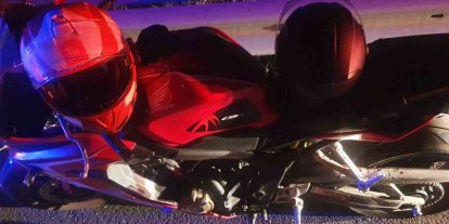 Motosiklet bariyere çarptı: 2 kişi yaralandı