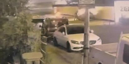 Batman’da park halindeki otomobilin kundaklanma anı kamerada