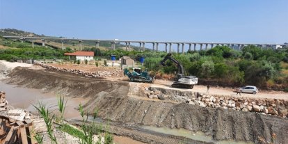 Mersin’de sel ve taşkın riskine karşı dere ıslahı çalışmaları sürüyor