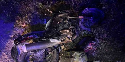 Otomobil ve motorsiklet kafa kafaya çarpıştı;2 yaralı