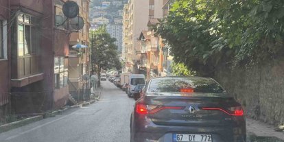 Metrelerce araç kuyruğu oluştu, sürücüler zor anlar yaşadı