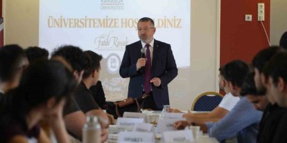 Rektör Kırışık, yeni dönemin ilk gününde öğrencilerle buluştu
