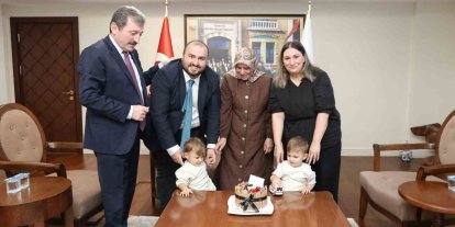 Şehidin ikiz yeğenlerine valilik makamında sürpriz doğum günü kutlaması