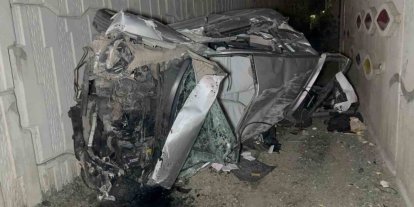 Samsun’da takla atarak hurdaya dönen otomobilde 2 kişi yaralandı