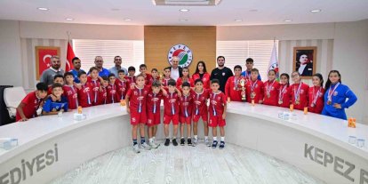 Kocagöz, genç şampiyonları ağırladı