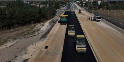 Eskişehir Büyükşehir Belediyesi’nden 100. Yıl Bulvarı’nda asfalt çalışması