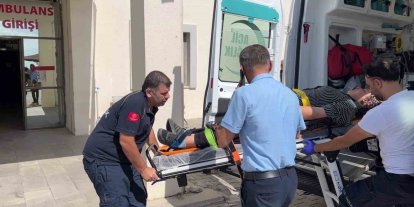 Hafriyat kamyonu ile otomobil çarpıştı: 3 yaralı