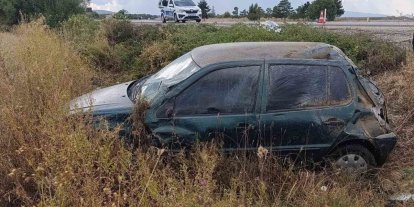 Kaygan yolda kontrolden çıkan otomobil şarampole devrildi: 1 yaralı