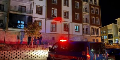 Dengesini kaybeden 17 yaşındaki kız 3. kattan yere düştü