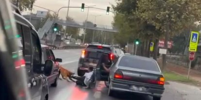 Köpeğin vatandaşı ayağından ısırıp sürüklediği anlar kamerada