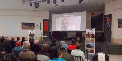 Üreticilere kuşburnu ve badem yetiştiriciliği eğitimi