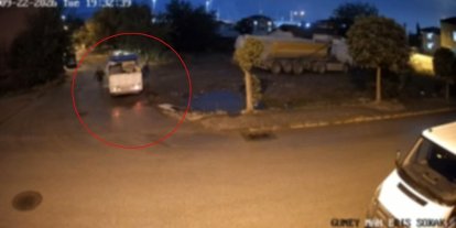 Çevreyi kirleteceklerdi, kamerayı görünce geri topladılar