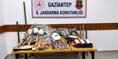 Define bulmak için ormanlık alanda kazı yapan 4 şahıs yakalandı