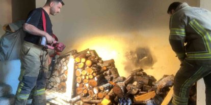 Garajdaki odunlar tutuştu, yangın büyümeden kontrol altına alındı