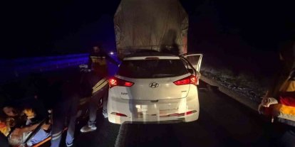 Kamyonla otomobil çarpıştı: 1 ölü, 2 yaralı