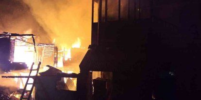 Bolu’da samanlıkta çıkan yangın eve sıçradı