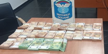 Sınırda 81 bin 385 euro ve 19 bin 750 dolar ele geçirildi
