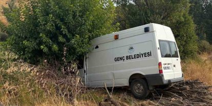 Bingöl’de minibüs ağaca çarptı: 3 yaralı