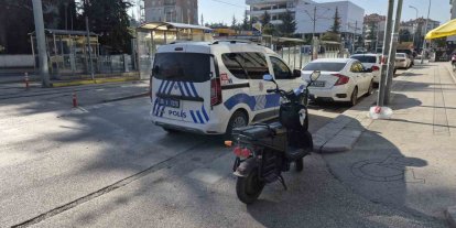Elektrikli bisiklet ile çarpışan otomobil olay yerinden kaçtı