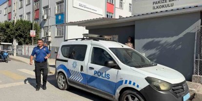 Tarsus’ta 1. sınıf öğrencisinin çantasından tabanca çıktı
