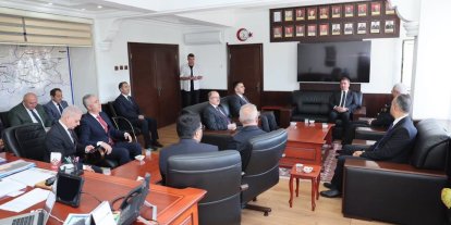 Vali Aydoğdu’dan Jandarma Komutanı Altundarak’a taziye ziyareti