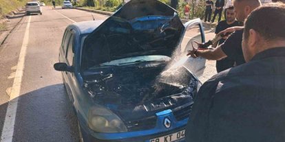 Kastamonu’da seyir halindeki otomobilde çıkan yangını itfaiye söndürdü