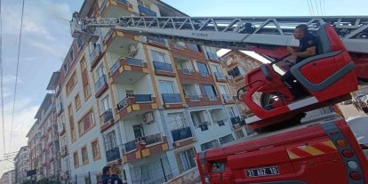 Prizden çıkan yangında 5 kişilik ailenin yaşadığı ev alevlere teslim oldu
