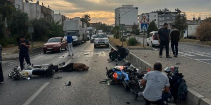 Umurlu’da motosikletler çarpıştı: 3 yaralı