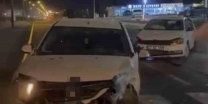 Mardin’de iki otomobil çarpıştı: 3 yaralı