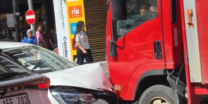 Otomobil park halindeki kamyonete çarptı: 1 yaralı