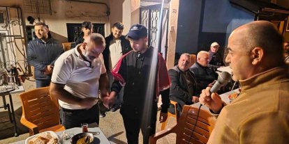 Asker uğurlama geleneği yaşatılıyor, oğullarına vatani görev öncesi kına yaktılar