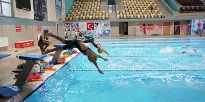 Geleceğin yüzme şampiyonları Muş’ta yetişiyor