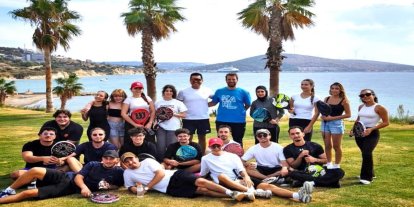 Çeşme’de üniversite öğrencileri, padel sporuyla buluştu