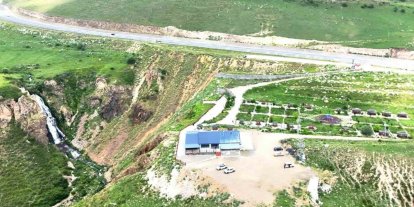 Vali Polat, Susuz Şelalesi’nde vatandaşlarla bir araya geldi