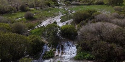 Erzincan’da mevsimsel su kaynağı doğal traverten oluşturuyor